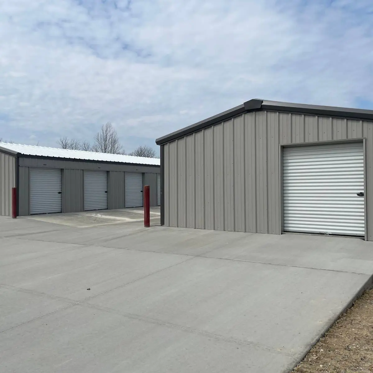 An auto storage facility offering car storage units in Evansville, IN.